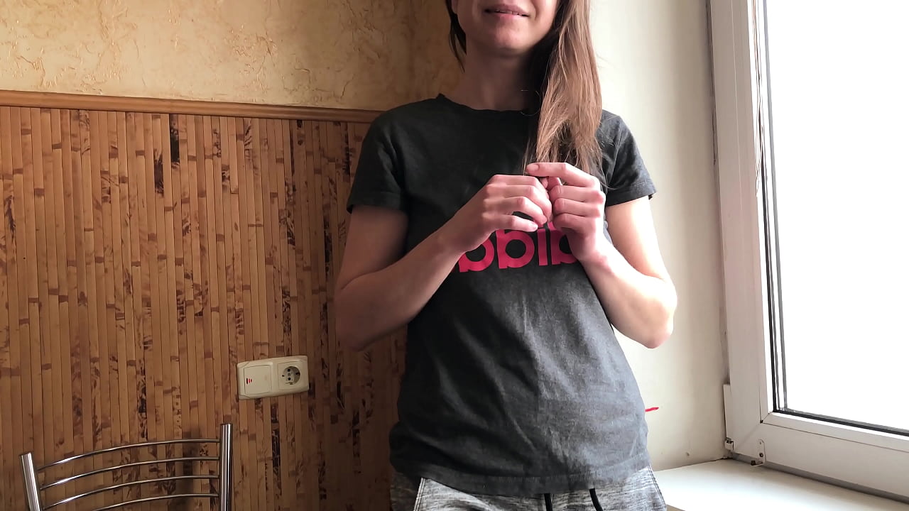 Chuidigh Deartháir le Stepsister a scíth a ligean roimh an gCéad Dáta. Rúisis Amaitéarach le Caint
