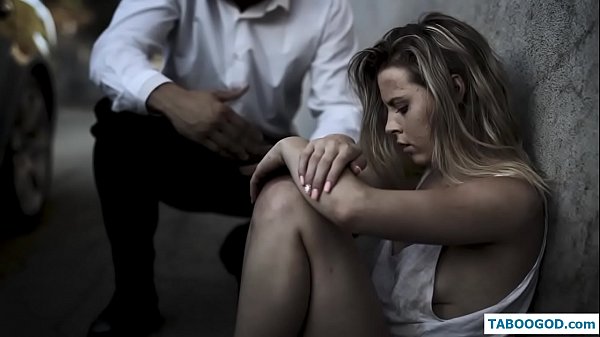 Scéalta Kinky: cailín déagóir gan dídean